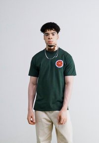 Obey Clothing PEACE WHEEL - Print T-shirt - forest green