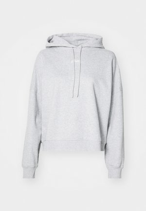 Svijetlosiva skraćena hoodie majica od mekog materijala. Ima kapuljaču s vezicom, spuštena ramena i rebraste manžete. Jednostavan, minimalistički dizajn.