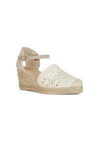 Espadrilla con zeppa in materiale sintetico bianco sporco, con motivo a intaglio, suola avvolta in juta e cinturino alla caviglia regolabile. Dettaglio di design testurizzato.