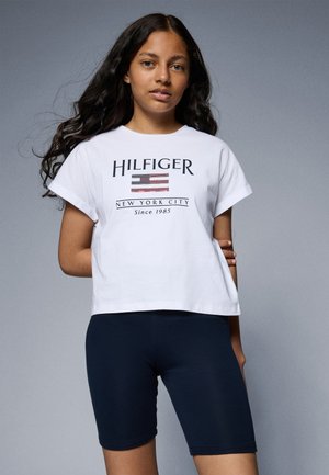SEQUINS FLAG TEE - Nyomott mintás póló - white