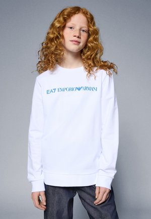 Bílá mikina s dlouhými rukávy, s modrým logem "EA7 Emporio Armani" na hrudi; vyrobena z měkké tkaniny s hladkým povrchem.