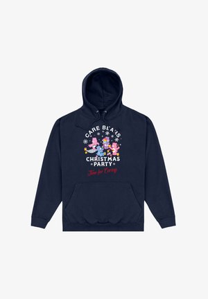 Granatowa bluza z kapturem z motywem świątecznych Misiów Certyfikowanych, z kieszenią z przodu i sznurkiem do ściągania kaptura. Tekst zawiera "Care Bears Christmas Party" w białym i czerwonym.