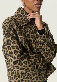 Soaked in Luxury LEONY AKELEJE  - Let jakke / Sommerjakker - leopard jaquard