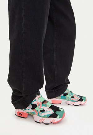 - Obuwie do biegania Turystyka