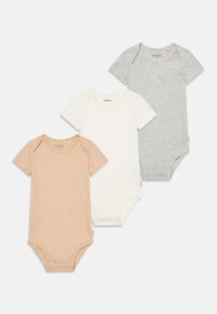 Tres bodies de bebé de manga corta en color beige con puntos blancos, uno blanco liso y otro gris liso, dispuestos sobre un fondo blanco.