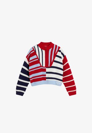 Pleteni pulover s okruglim izrezom, s crvenim, plavim, bijelim i tamnoplavim prugama, skraćenog dizajna, i polu-zip zatvaranjem sprijeda.