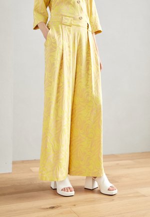 MELO PANT - Stoffhose - goldfinch