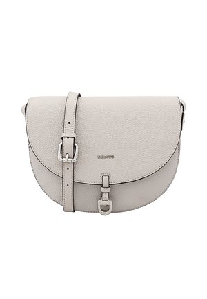Sac besace en cuir texturé gris clair avec fermeture à rabat, bandoulière réglable, boucle argentée et petit logo "DENTS" sur le devant.
