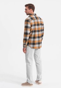 Ombre LEISURE SHCS - Camisa - yellow black
