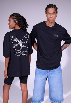 YOURTURN UNISEX - Print T-shirt - black