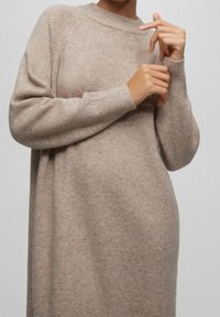 PULL&BEAR Pletené šaty - beige