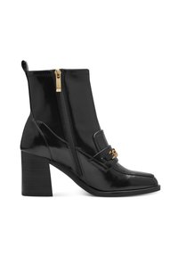 Bottine en cuir noir brillant avec talon bloc, fermeture éclair latérale et détail chaîne dorée décorative sur la bride avant.