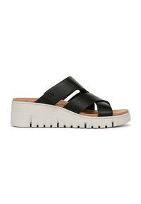 Sandali slide in finta pelle nera con cinturini testurizzati, soletta beige imbottita e suola bianca spessa con dettagli scanalati.