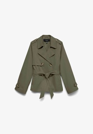 Trench-coat vert olive ceinturé avec boutons croisés, grand col, épaulettes et lanières aux poignets, posé à plat sur un fond blanc.
