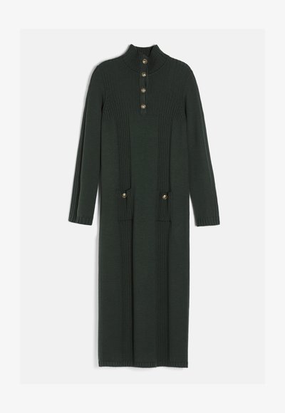 Longue robe en maille côtelée vert foncé avec manches longues, col montant, quatre boutons à l'avant et deux poches avant avec boutons.
