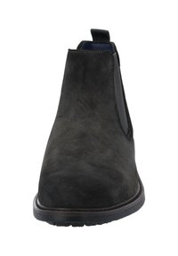 Bottines en nubuck noir avec panneau latéral élastique, bout rond et semelle en caoutchouc contrastante. Design minimaliste avec une languette à l'arrière.