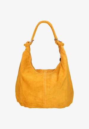Sac hobo en daim jaune avec une silhouette large et incurvée, une sangle courte et des accents de quincaillerie argentée. Texture douce avec des détails cousus.