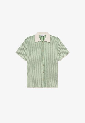 Kurzärmliges Hemd aus hellgrünem Strickstoff, mit beigem Kragen, vorderen Knöpfen und einem strukturierten Muster.
