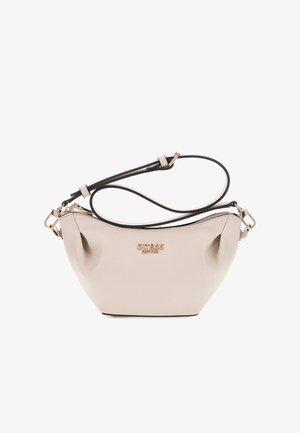 Borsa a mano in pelle beige con forma curva, tracolla nera, dettaglio logo dorato e chiusura con zip. Caratterizzata da una texture liscia e un design minimalista.