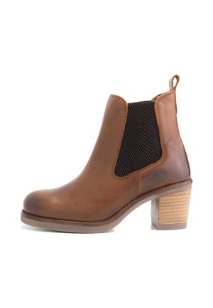 Bruine leren enkellaars met elastische zijkanten, ronde neus en een blokhak. Bevat een gelamineerde hak met een houten look en een subtiele logodetail.