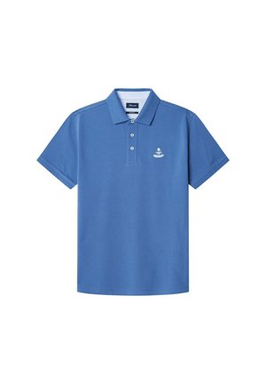 Polo azul hecho de algodón, con un collar clásico, tres botones y un pequeño logo bordado en el lado izquierdo del pecho.