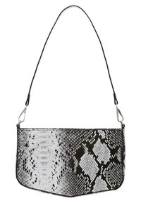 Schwarze und weiße Schlangenhaut-Handtasche mit eleganter, rechteckiger Form, strukturiertem Oberflächen und verstellbarem Riemen mit silbernen Hardware-Akzenten.