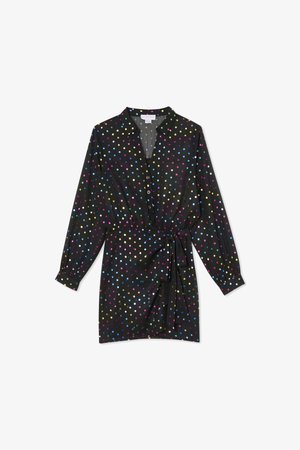 Svart kjole med lange ermer, knapper foran og knytebånd i midjen. Har flerfargede prikker i forskjellige størrelser over hele stoffet.