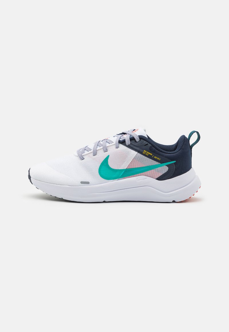 Nike Performance DOWNSHIFTER 12 - Zapatillas running asfalto - white/clear jade/obsidian/picante red/university gold