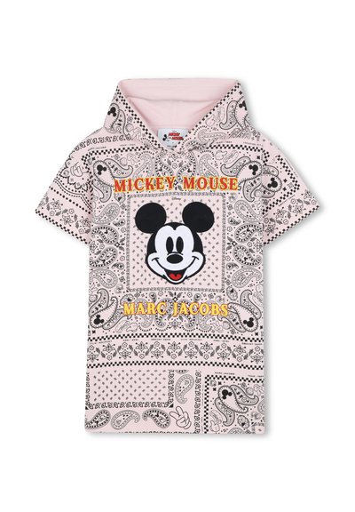 Roze katoenen t-shirt met korte mouwen, voorzien van een zwart-wit Mickey Mouse graphic, omringd door paisley patronen en merktekst.