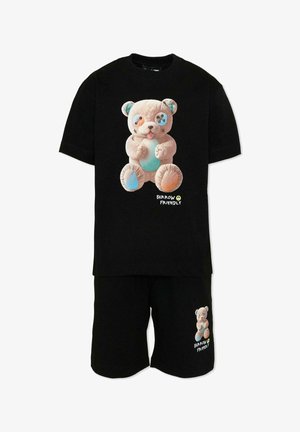 Ensemble noir composé d'une chemise à manches courtes et d'un short, avec un motif coloré d'ours en peluche et le texte "Barrow Friendly" sur le haut et le short.