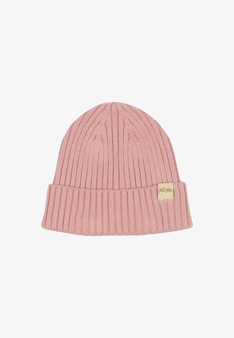 Beanie rosa lavorato a maglia con texture a coste, presenta un risvolto e un piccolo etichetta sul lato. Materiale morbido e caldo progettato per la copertura della testa.