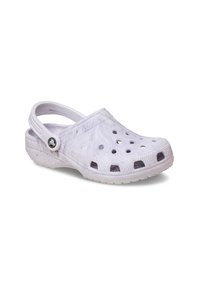Leichte weiße Clogs mit einer marmorierten Textur, Belüftungsöffnungen und einem Fersenriemen. Hergestellt aus flexiblem Material mit einer strukturierten Sohle.