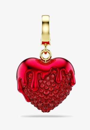 Rode hartvormige hanger met glanzende afwerking, druppel-effect, versierd met rode kristallen en hangend aan een goudkleurige metalen sluiting.