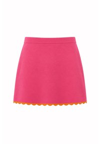 Mini-jupe rose vif à coupe droite avec un détail d’ourlet orange festonné, présentée sur fond blanc.