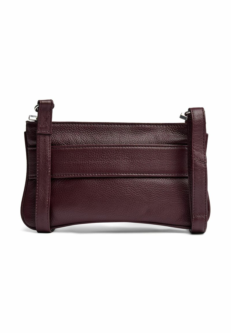 Burgundi bőr clutch táska texturált felülettel, cipzáros zárással és két állítható pánttal. Kompakt téglalap alakú.