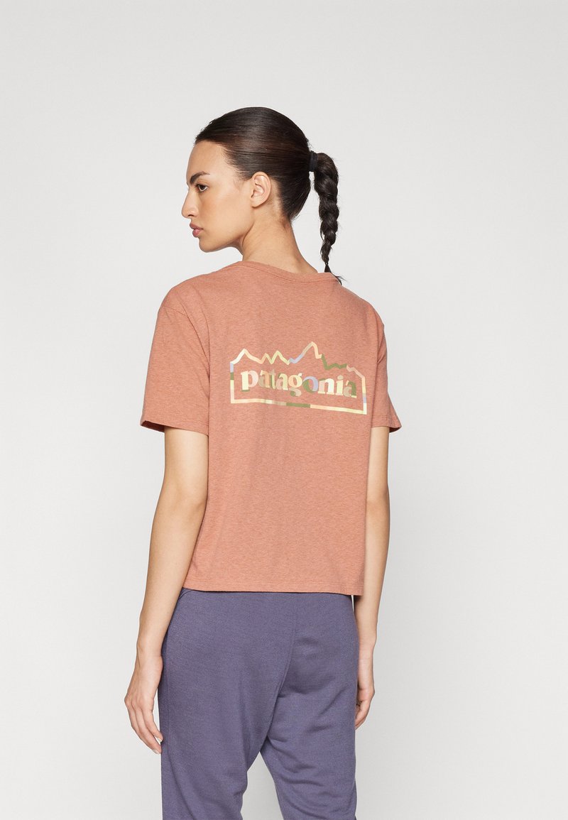 Patagonia UNITY FITZ EASY CUT RESPONSIBILI-TEE - T-shirts med print - sienna clay