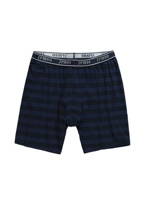 Marineblauwe boxershorts met horizontale zwarte strepen, elastische tailleband met het witte "JP1880" logo, zachte stof en een lengte tot halverwege de dijen.