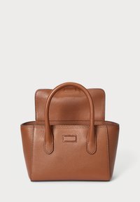 Braune Lederhandtasche mit strukturierter Oberfläche, ausgestattet mit zwei symmetrischen Griffen und einem offenen Oberdesign. Kompakte rechteckige Form.