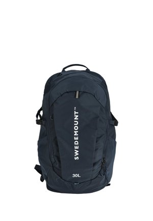 Dunkelblauer SWEDMOUNT 30L Rucksack mit Frontreißverschlusstasche, seitlichen Riemen und Tragegriff oben.