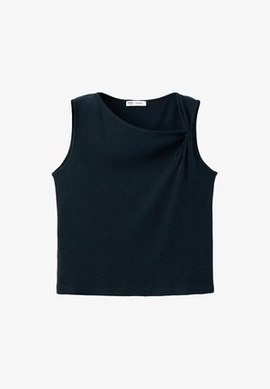 Zwart mouwloos topje met een ronde halslijn en een klein knoopdetail bij de rechterschouder, plat neergelegd op een witte achtergrond.