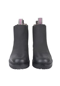 Zwarte enkellaarsjes met een gladde leren afwerking, voorzien van elastische zijkanten en roze trekhaakjes. Rubberen zool met een profielpatroon voor grip.
