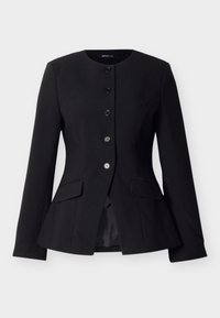 Μαύρο γυναικείο σακάκι, ραμμένο κατά παραγγελία, με στρογγυλή λαιμόκοψη, πέντε κουμπιά μπροστά, μακριά μανίκια και δύο πλαϊνές τσέπες με καπάκια.