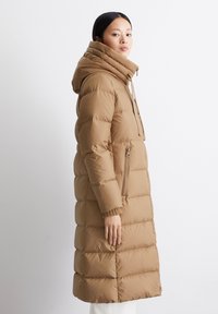 Marc O'Polo LONG COAT FEMININE SHAPE  WITH HOOD - Dūnu mētelis - melted nougat