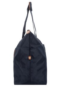 Borsa in nylon blu navy con forma conica, dotata di manico superiore e chiusura a bottone. Accentuata da dettagli in pelle marrone chiaro.