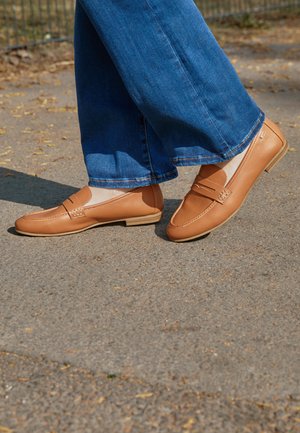 Esprit, LOAFER - Slip-ons - caramel