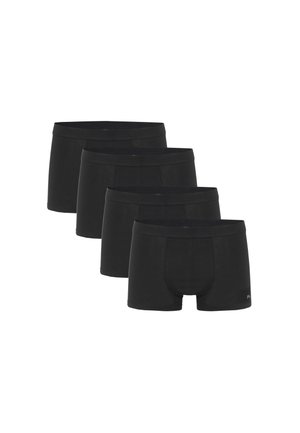 Vier schwarze Herrenboxershorts mit elastischen Bundbändern, versetzt angeordnet auf weißem Hintergrund.
