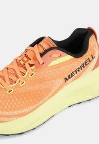 Merrell MORPHLITE - Zapatillas running asfalto - melon/hiviz