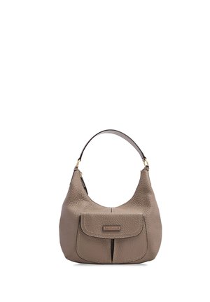 Schultertasche aus taupefarbenem strukturiertem Leder mit vorderer Klappentasche und kurzem Trageriemen, goldfarbene Beschläge.