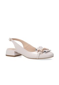 Helle rosa Slingback-Absatzschuhe aus glattem Leder mit Blockabsatz, versehen mit einer dekorativen Schleife und einem metallischen Hardware-Detail an der Zehe.