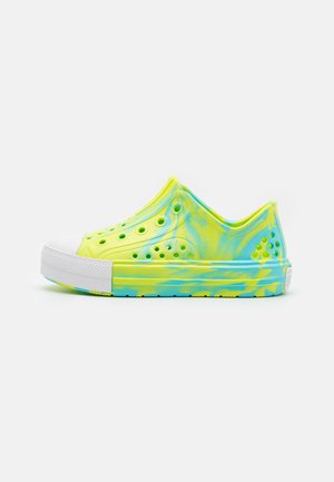 Loafers - neon green